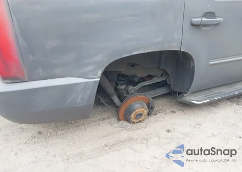 2010 Cadillac Escalade Luxury из США, поврежденный, VIN 1GYUKBEF1AR158861